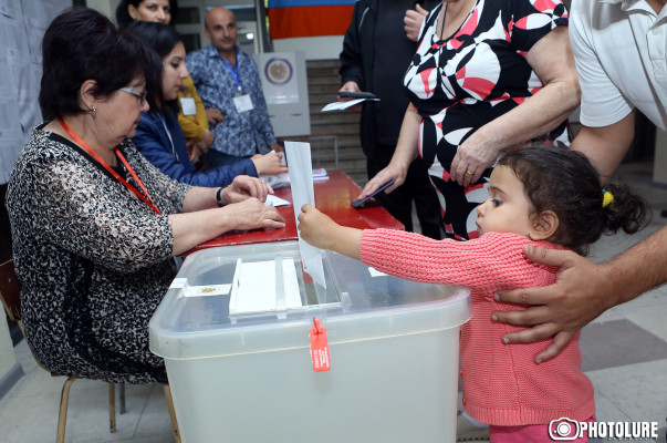 Из 65 мандатов Совета старейшин Еревана 57 получит «Мой шаг», 5 – ППА, 3 – альянс «Свет» 