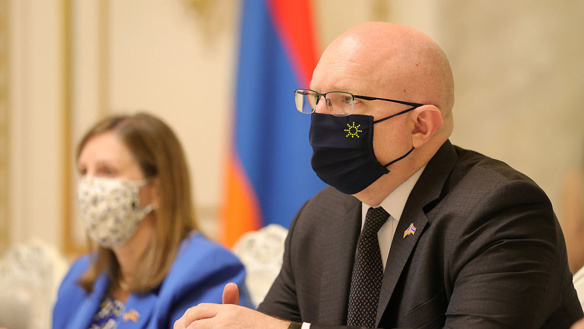 Филип Рикер подтвердил позицию США о выводе ВС Азербайджана с территории Армении 