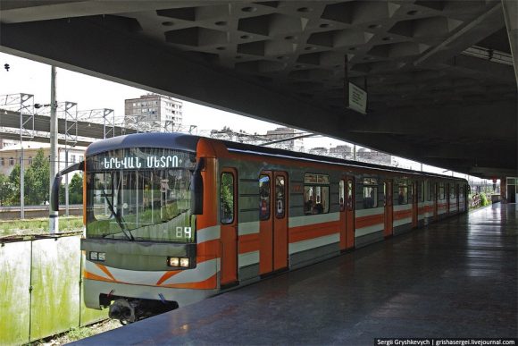Действующий подвижной состав Ереванского метро заменят на новый 