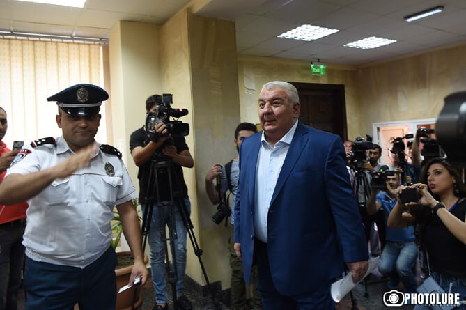 Юрий Хачатуров: Уважаемые прокуроры, вы пособники предателя 
