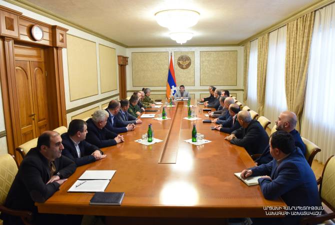 Президент Нагорного Карабаха Араик Арутюнян провел расширенное заседание Совета безопасности 