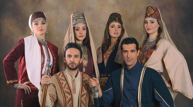 Армяне в традиционных национальных костюмах