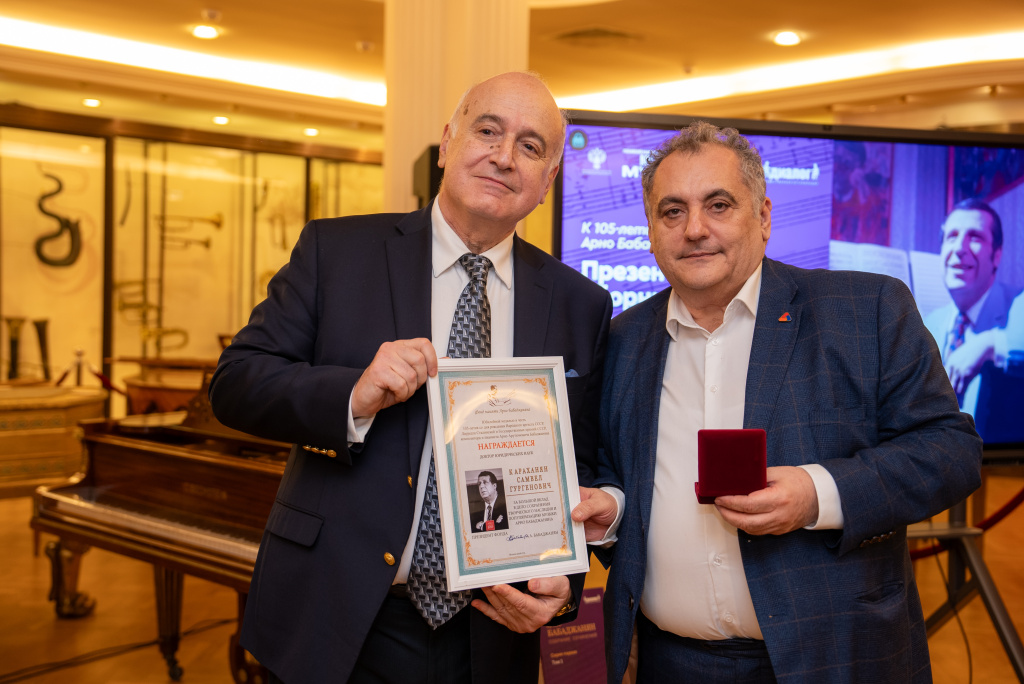 Ара и Караханян.jpg