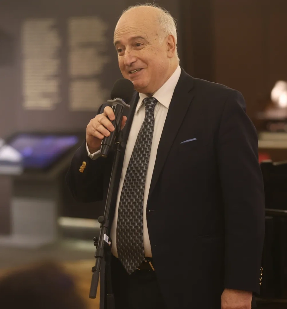 Ара Бабаджанян.jpeg