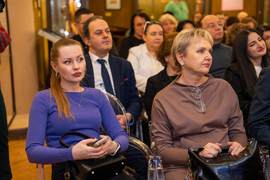 Зал и Саркисянц.jpg