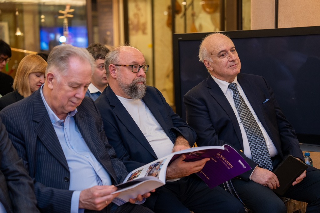 Гиндин и Ара.jpg