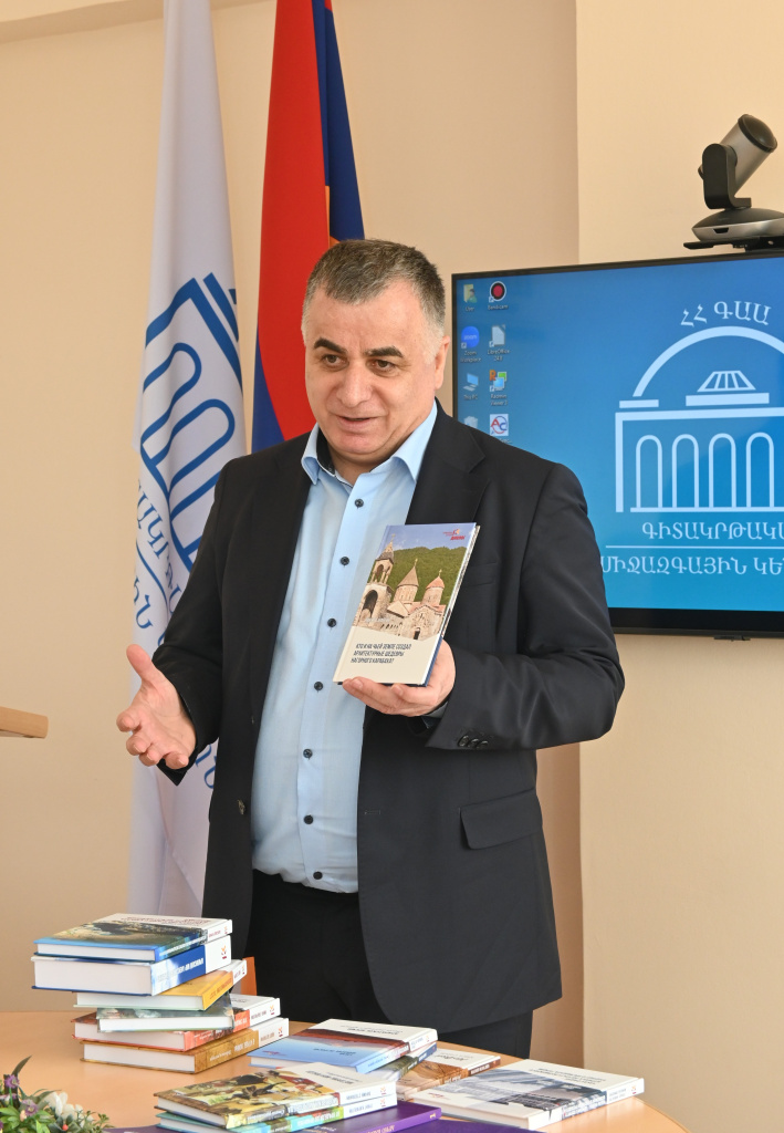 Юрий Навоян-2.JPG