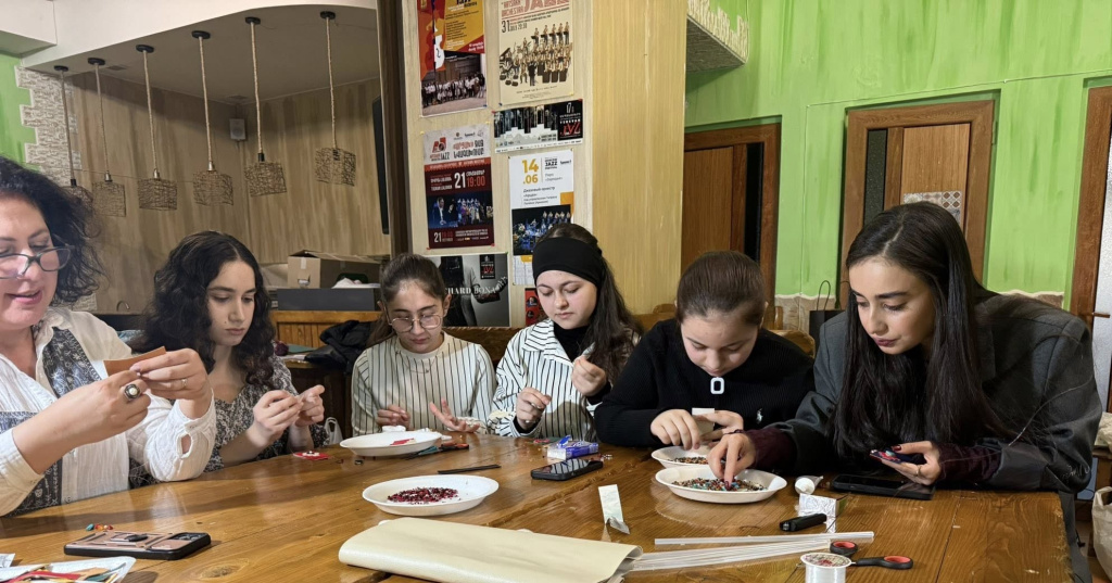 Qirs 2.jpg Qirs 2.jpg